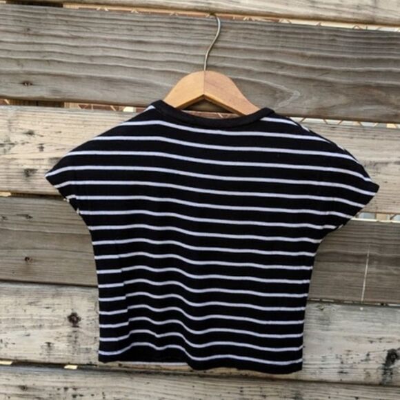 ✨Zara Striped B&W Crop Top✨ - Picture 6 of 7